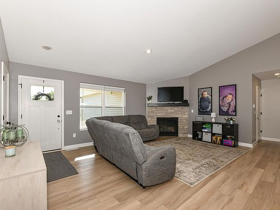 2nd image of 529 Arbor Ridge DRIVE