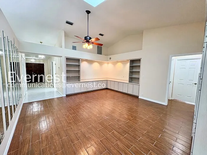 5609 Rosewall Cir — Photo 5