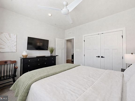 4th image of 129 Perrys Retreat Blvd