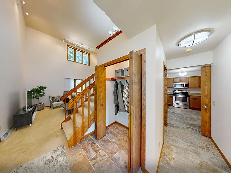 1202 N 16th Ave — Photo 4