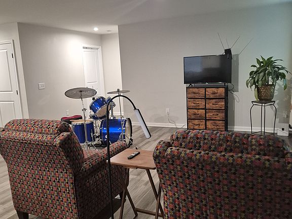 5th image of 123 Lily Park Way