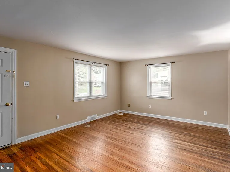 8 Marvilo Ave — Photo 3