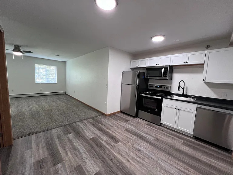 Creekside Commons Apartments — Photo 31