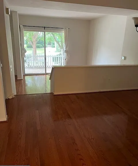 113 Montrose Ave — Photo 6