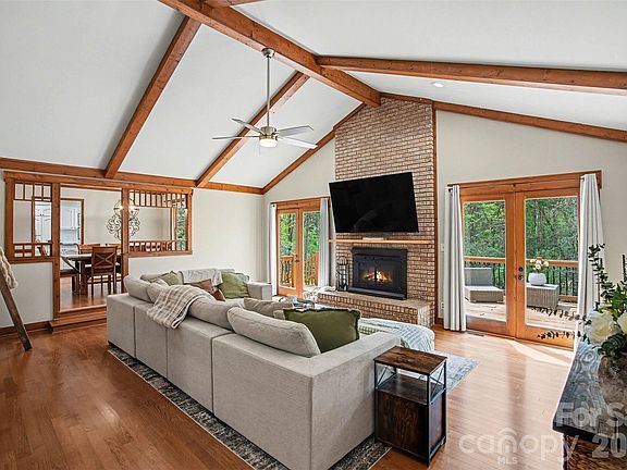 4th image of 4027 Oakdale Rd