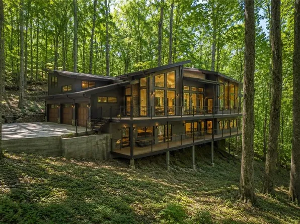 1981 Mountain Dr, Alpharetta, GA 30004