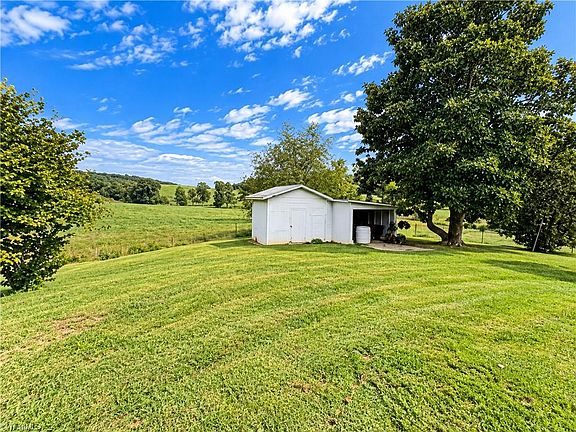 5th image of 678 Dehart Community Center Rd