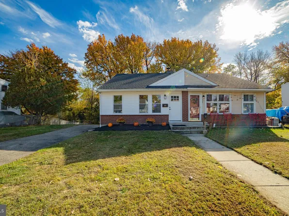 553 E Winona Ave, Norwood, PA 19074