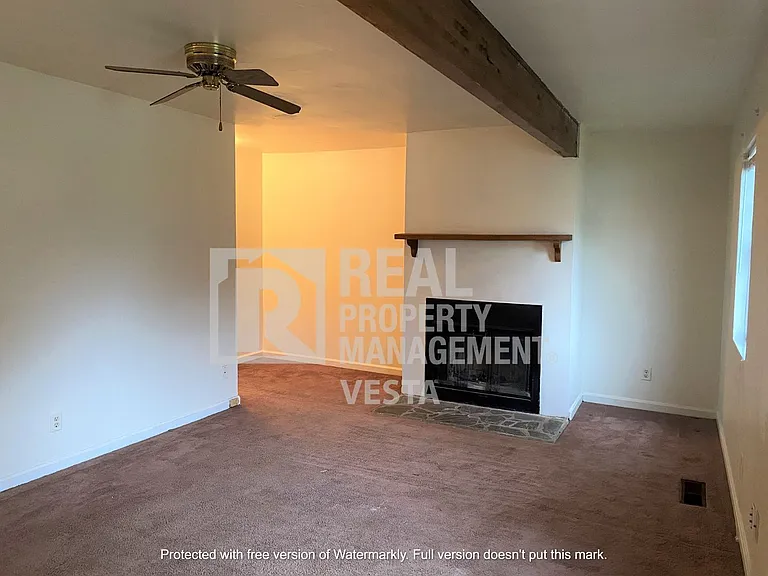 627 Maplewood Dr — Photo 2