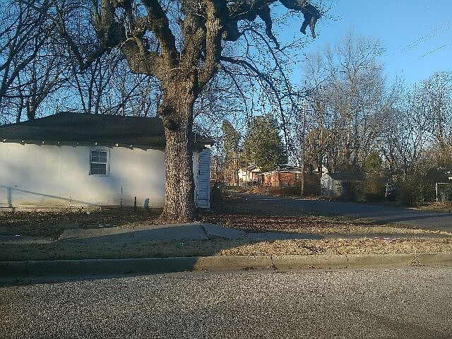 2nd image of 3204 Yale Ave