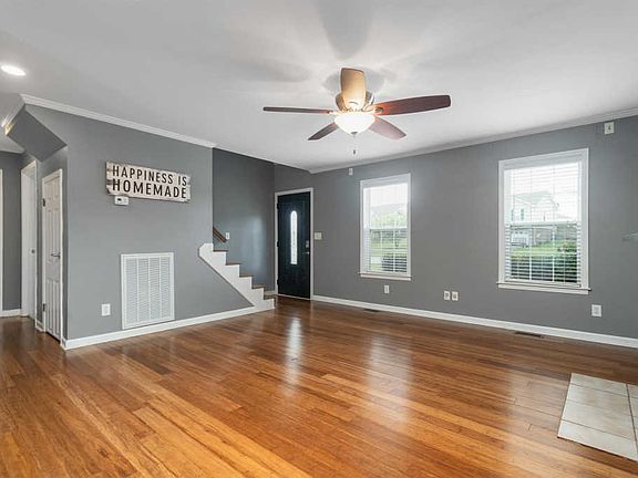 3rd image of 826 Buckhorn Dr