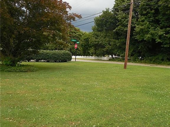 4th image of 943 N Buhl Farm Dr