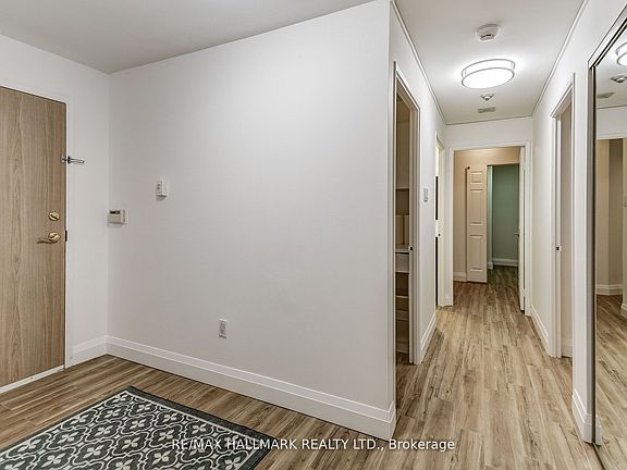 5th image of 20 Harding Blvd W #1211