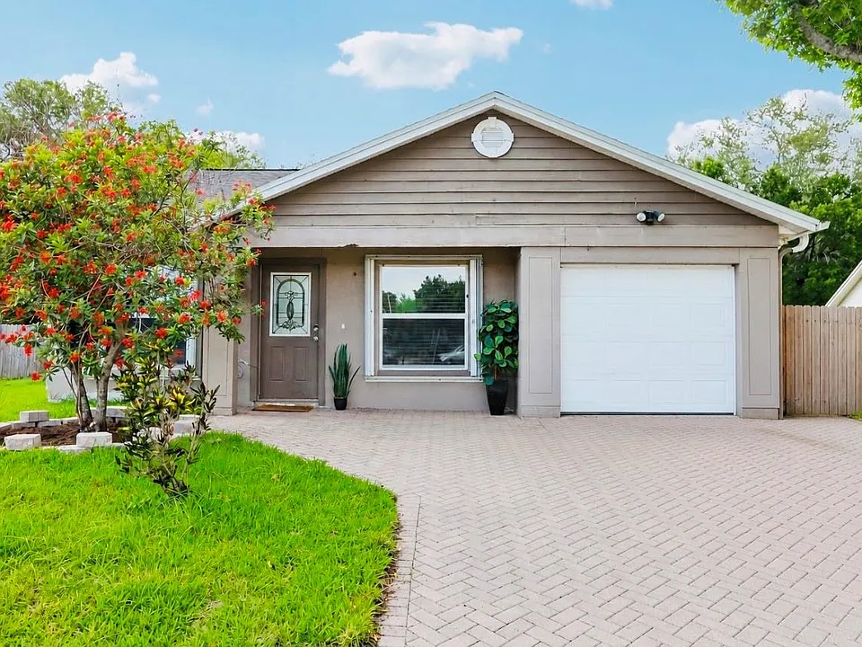 1525 Kestrel Way