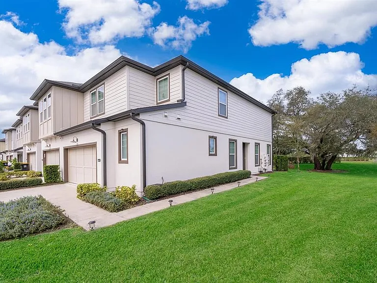 664 Benoi Dr — Photo 3