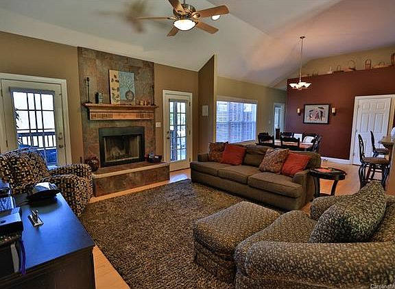 3rd image of 5128 Stockbridge Dr