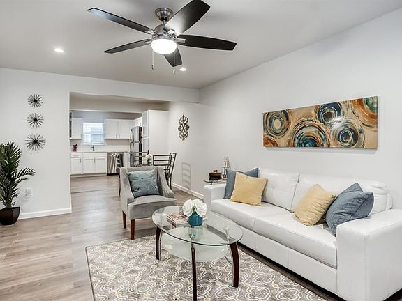 3rd image of 5014 San Jacinto St APT 201