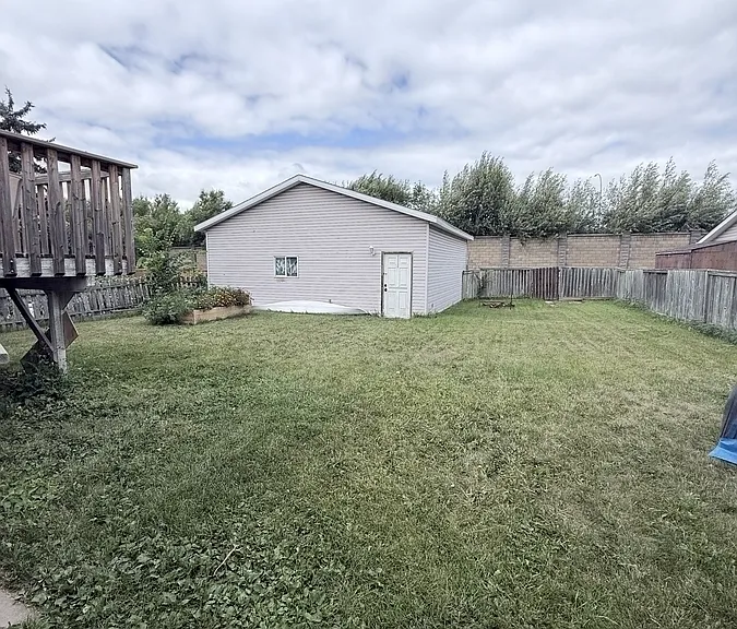 242 Carleton Dr — Photo 9