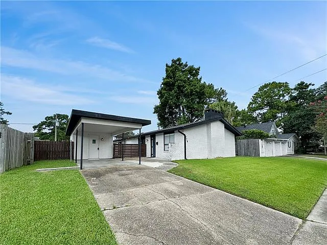 3 bed, 2.0 bath, 1440 sqft, $2,300 — Photo 1