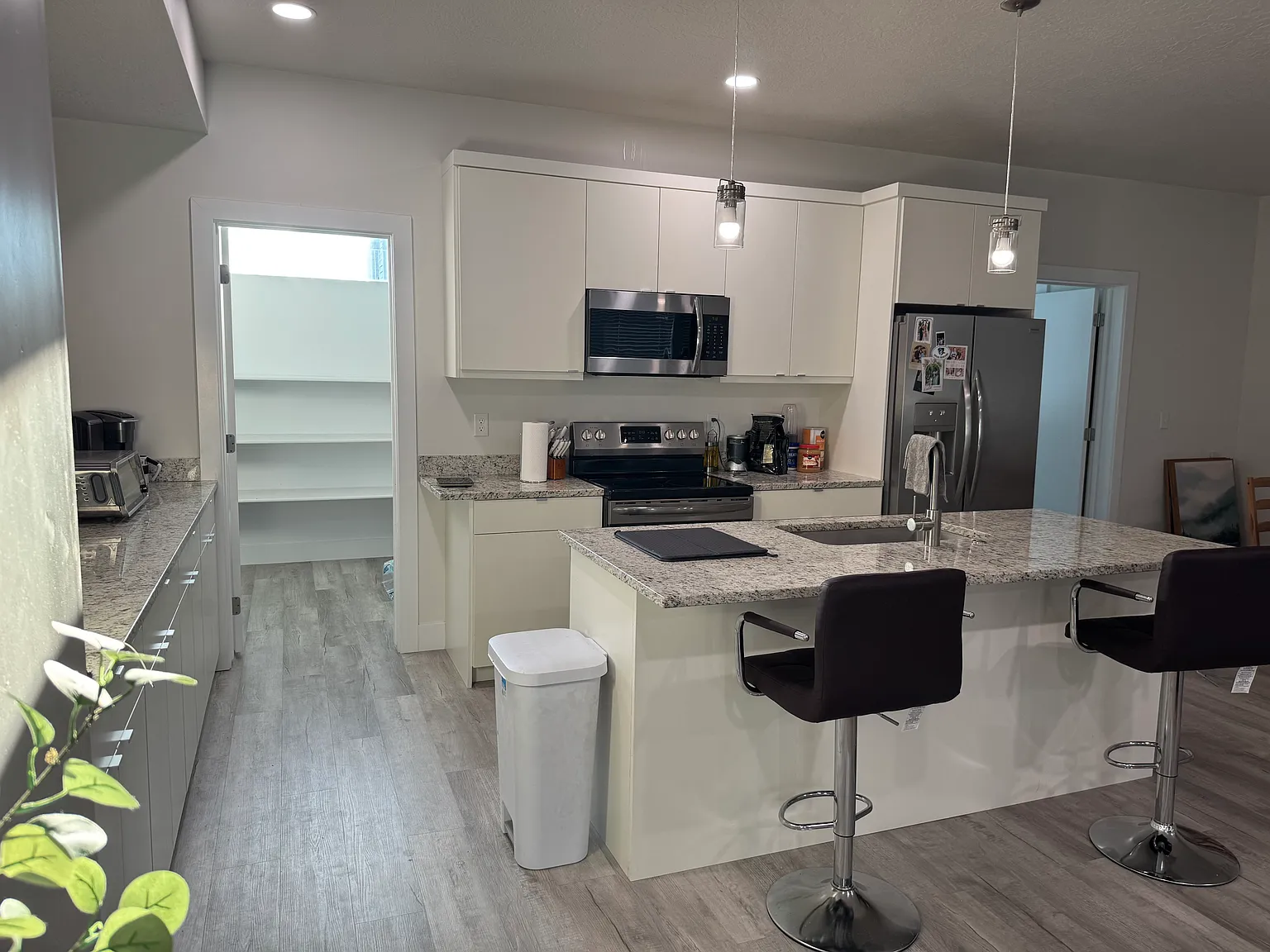 4 bed, 2.5 bath, 2450 sqft, $2,900 — Photo 4