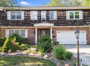 6 Larch Hill Rd, Lawrence, NY 11559