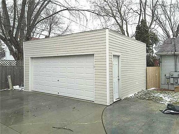 5th image of 4045 Kingsbury Ave