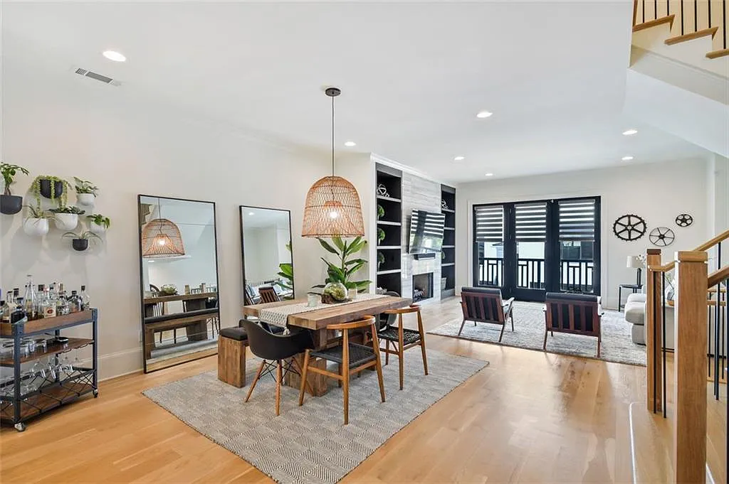 3 bed, 3.5 bath, 2500 sqft, $8,500 — Photo 3