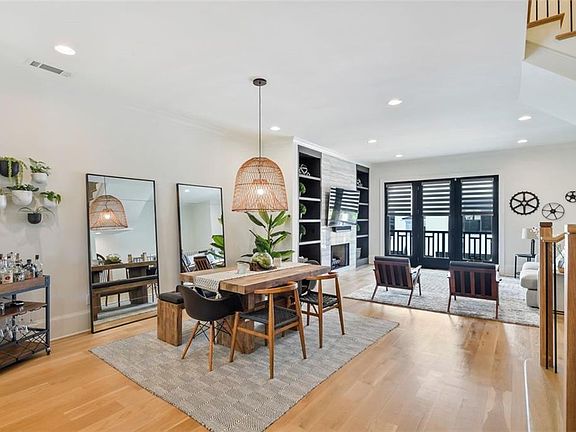 3rd image of 3667 Peachtree Rd NE