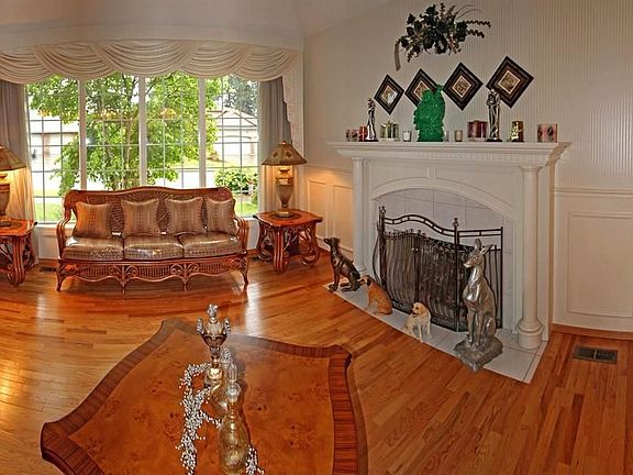2nd image of 3815 E Sumac Dr