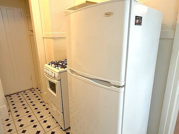 4th image of 842 S Durbin St #36