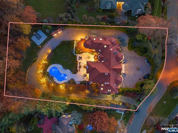 4th image of 142 Hoover Dr