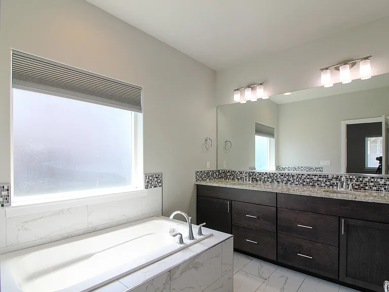 2452 Brodie Ln — Photo 19