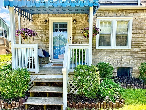 4th image of 1308 Camden Dr