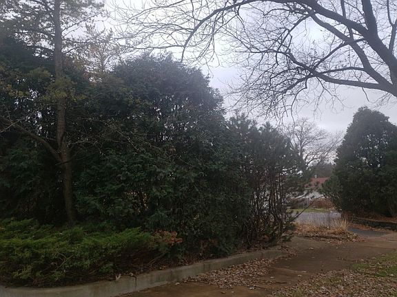 3rd image of 1905 E Wood Ln