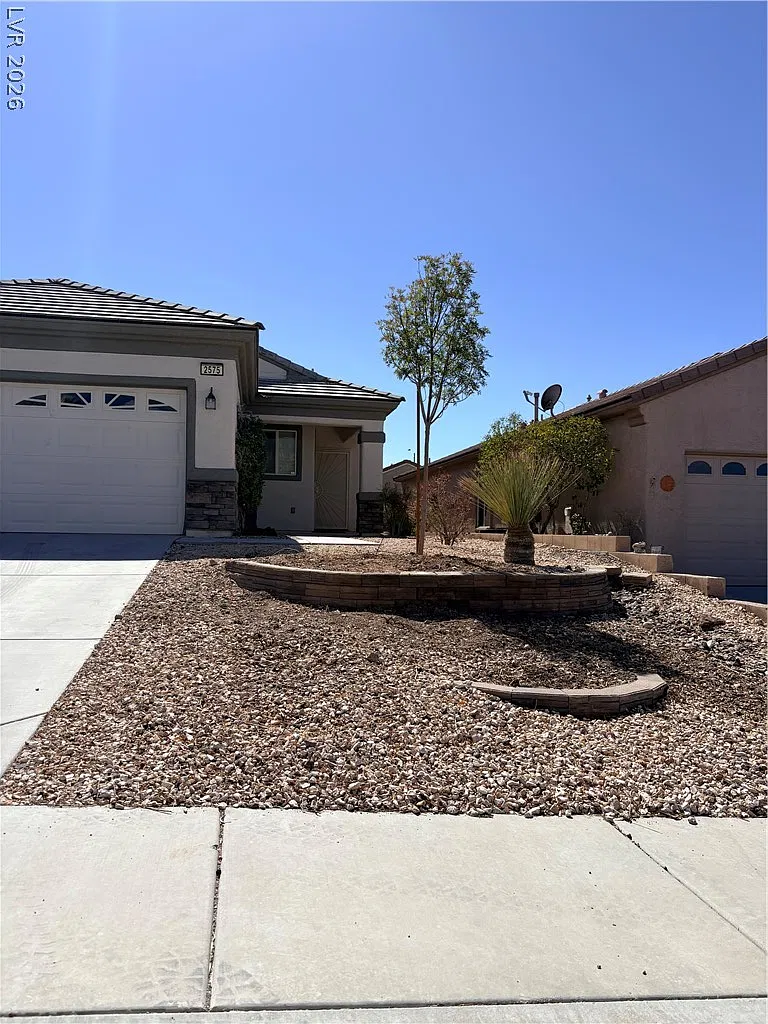 2 bed, 2.0 bath, 1142 sqft, $1,942 — Photo 2