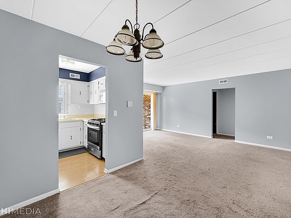 4th image of 18135 Martin Ave APT 2SW