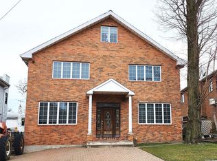 25224 Leith Rd, Little Neck, NY 11362