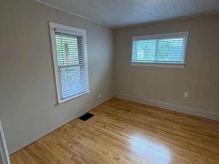 435 Gold St — Photo 6