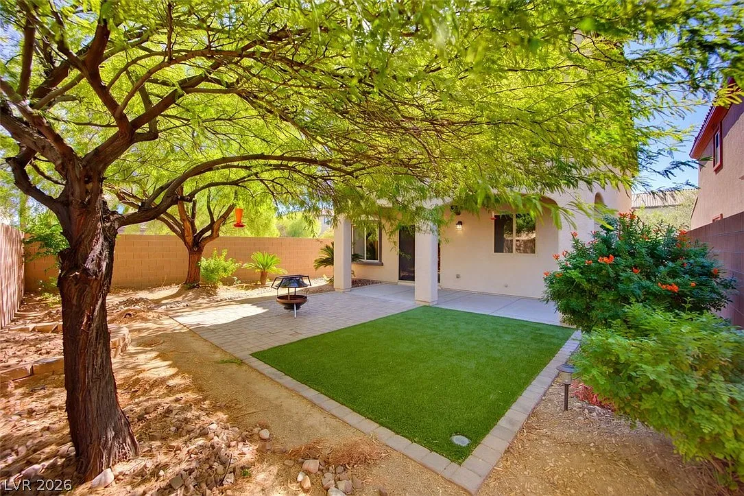 3 bed, 2.5 bath, 2091 sqft, $2,445 — Photo 3