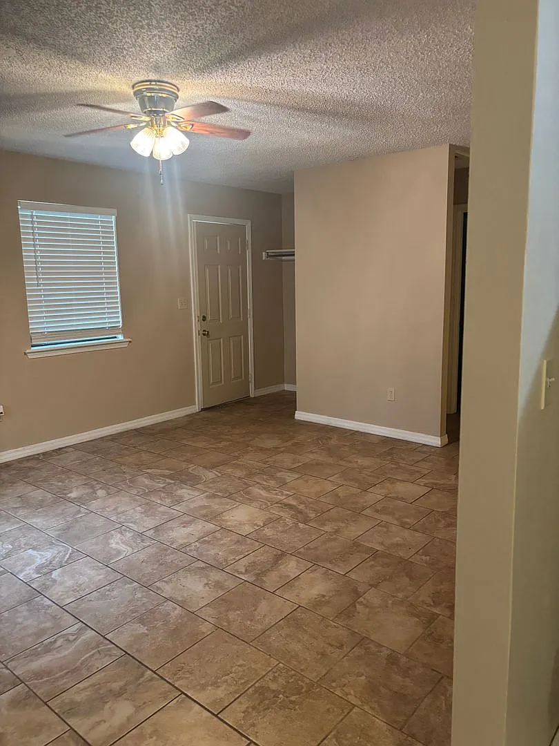 2 Bedroom House in Pryor — Photo 2