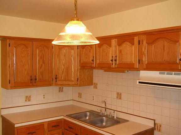 3rd image of 242 Weinland St