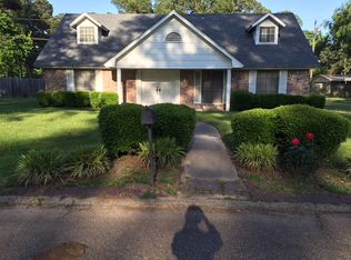 2222 Franklin Dr, Texarkana, AR 71854