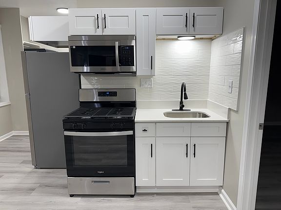 2nd image of 3310 N Meridian St #6f5cf4fa7