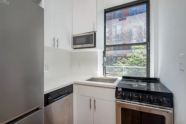 Rented by Guy Goldman, LREB | media 12