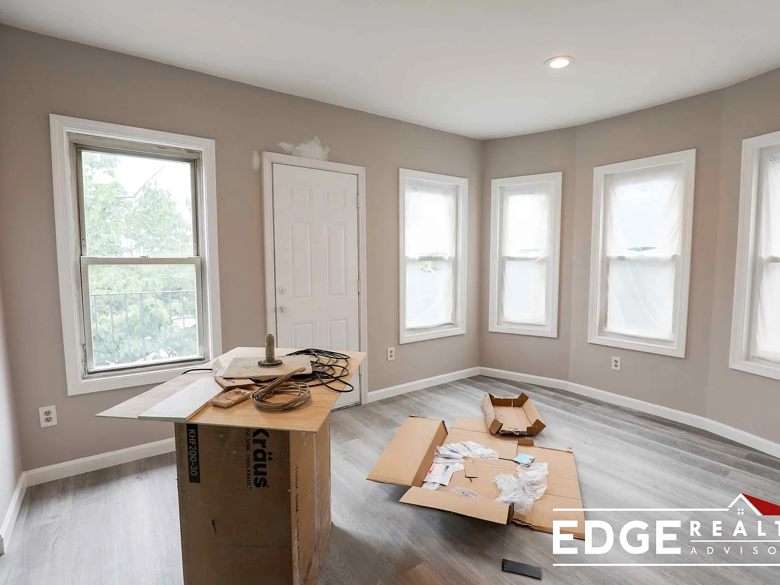 5 bed, 2.5 bath, 2000 sqft, $6,800 — Photo 3
