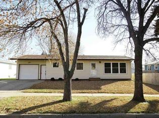 8 25th St NW, Minot, ND 58703