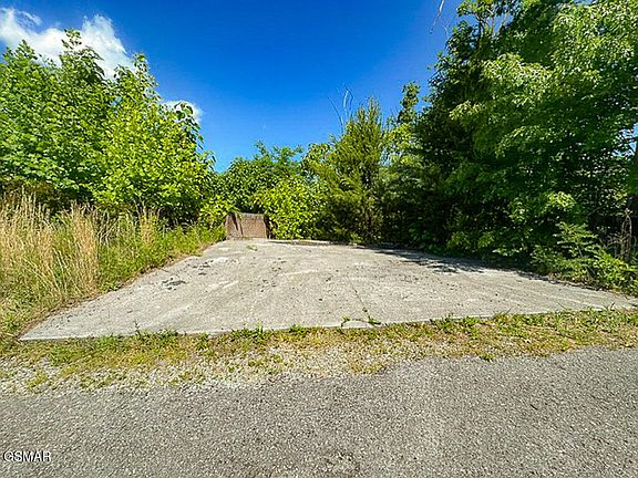 2nd image of 639 Pinecrest Dr