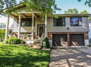 209 Stillbrook Estates Dr, Fenton, MO 63026