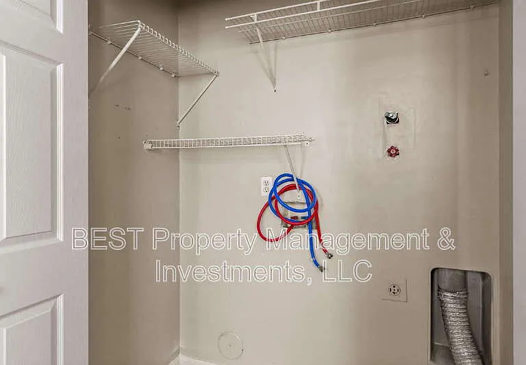 8130 Kings Creek Dr — Photo 10