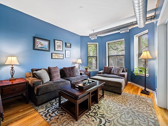 3rd image of 1025 W Balmoral Ave #2B